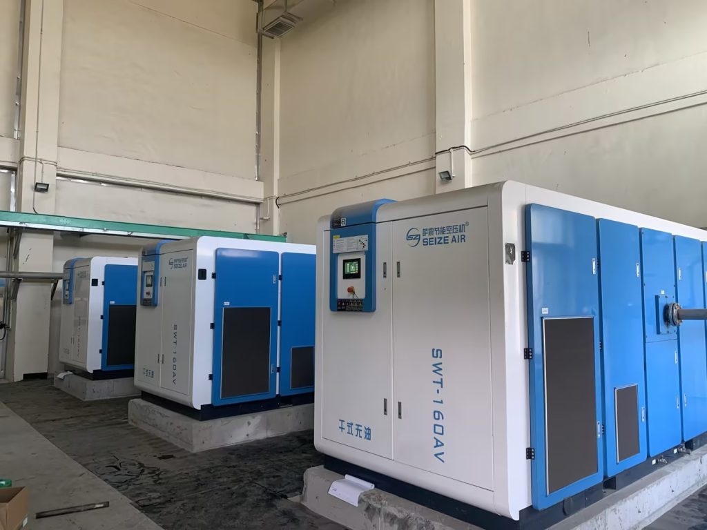 Винтовой промышленный компрессор Seize на заводе