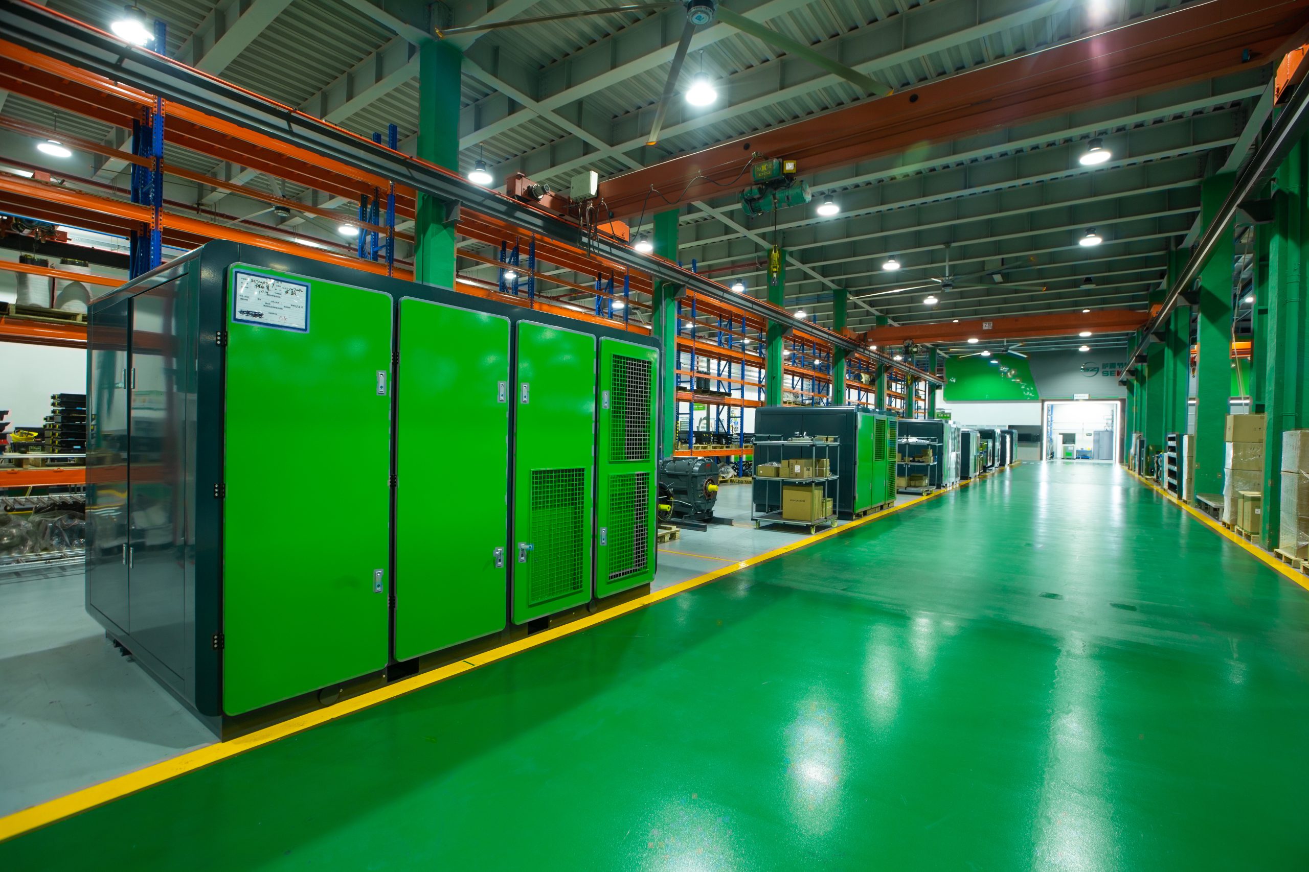 Чем отличаются промышленные компрессоры винтового и поршневого типа?